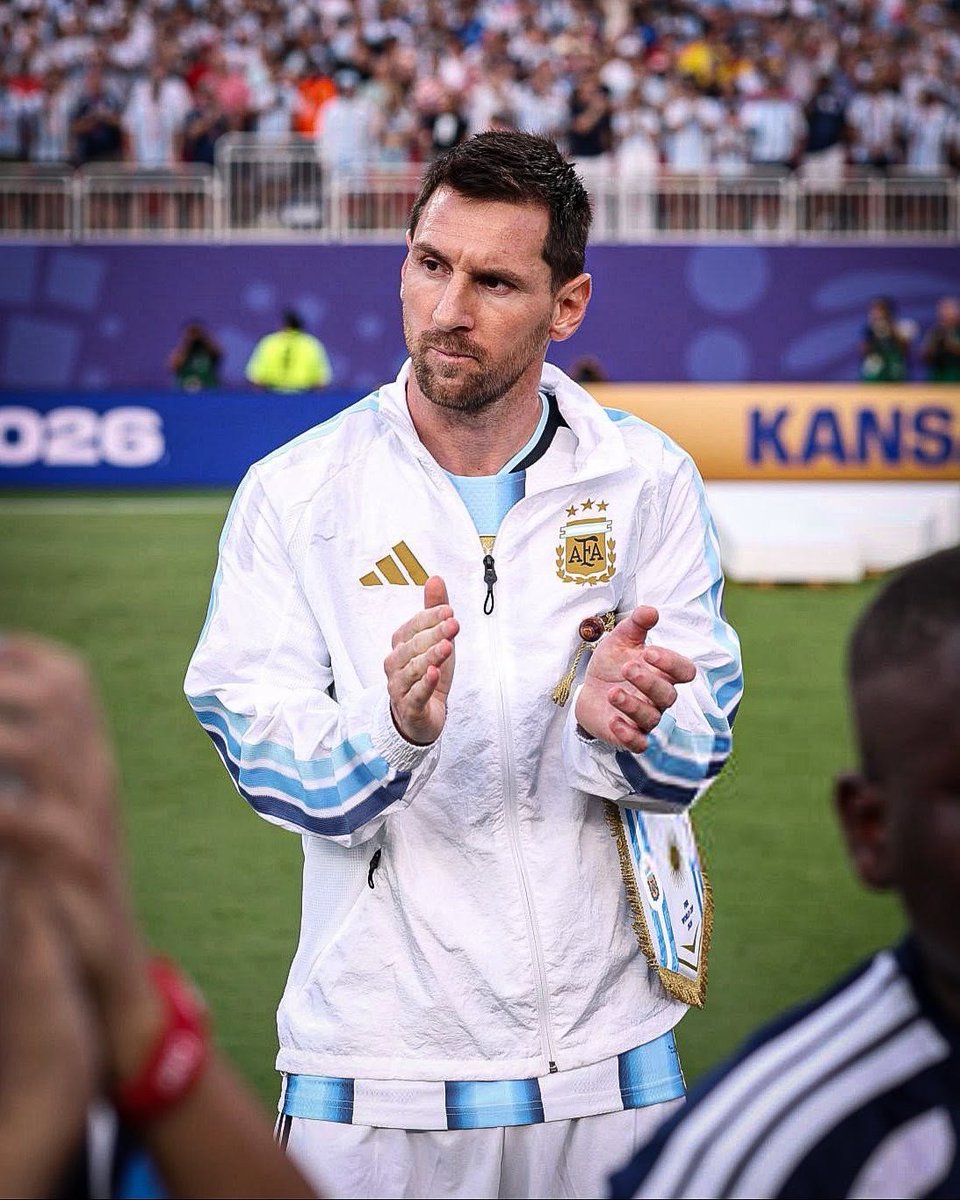 GoalVersee's tweet photo. 🚨 BREAKING: The Argentina committee are thinking of resigning the number 10 shirt after Messi announced his retirement from the national team. 

What a way to honor a legend. 🥹❤️ https://t.co/X09JleZelc