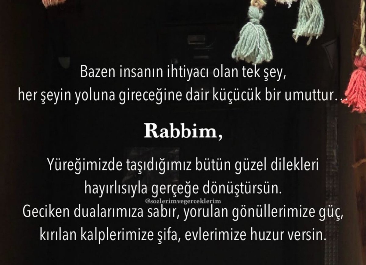 Mutemmimmm's tweet photo. "Bazen insanın ihtiyacı olan tek şey, 

her şeyin yoluna gireceğine dair 

küçücük bir umuttur... "

Bir de yüzünde tebessüm bırakanlar... 🌸🌸🌸

#iyiakşamlar https://t.co/xINJGta39g