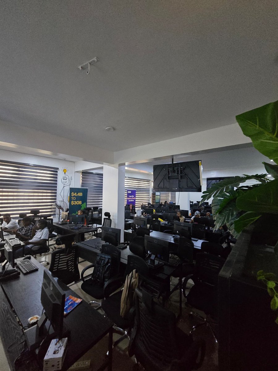 eldivine's tweet photo. Enugu SME center and @chilo_aco just provided @Risevest Academy with this space to expand our software training program to Enugu. 

We’ll run physical trainings from here in addition to the virtual program that will continue to run online. The goal is to produce world class developers from across the country and have a space in case people need hands on training. 

This means we now have physical locations in Lagos, Port Harcourt and now Enugu. 

We will train a pipeline of world class developers across the country over the next few years, God willing. ❤️🚀