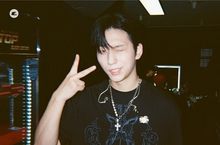 ssyrotyonen's tweet photo. happy 901 day! i miss you our hamster leader genius drummer 🥹🩵 https://t.co/48QrERxABS
