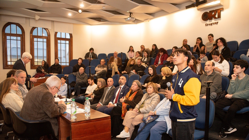 UniversidadORT's tweet photo. 🕯️ ORT fue sede de la instancia final del XII Certamen de Conocimientos Nelly y Nahum Bergstein, dedicado a Ana Vinocur a 100 años de su nacimiento.
 
La propuesta promueve entre jóvenes el conocimiento y la reflexión sobre la Shoá.
 
Leé la nota ⤵️
https://t.co/phC73BeBMO https://t.co/C4E1JfnQA9