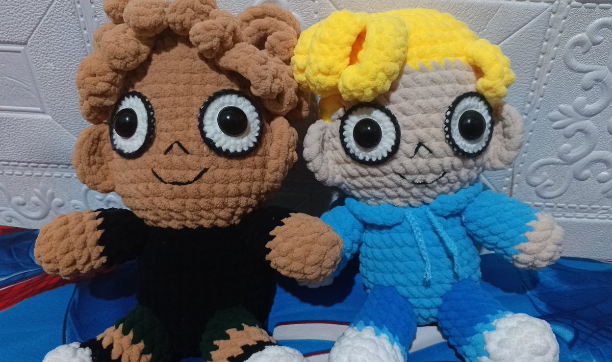 Rezzy1999's tweet photo. Custom knitted stylized plushies of Amy and Terry, my two favorite characters from @4BrandonJS4's Erma webcomic 💛🤎
(This is absolutely personal/for myself only, no bootleging or anything)
#erma #webcomic #fanmade #fanstuff https://t.co/f2tCiWYP00