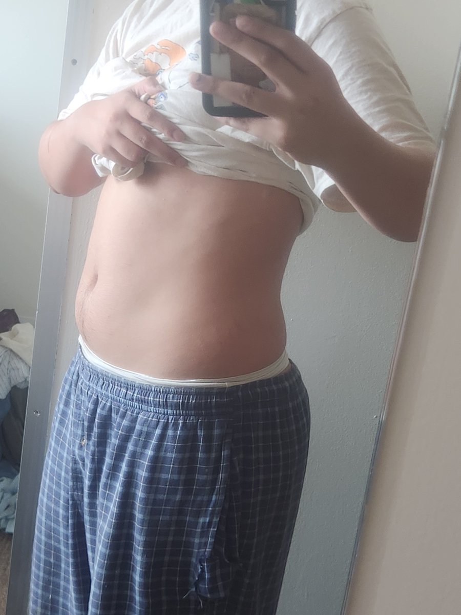 atomicst4rving's tweet photo. bloated and fat i gotta stop https://t.co/yaqeETkQGc