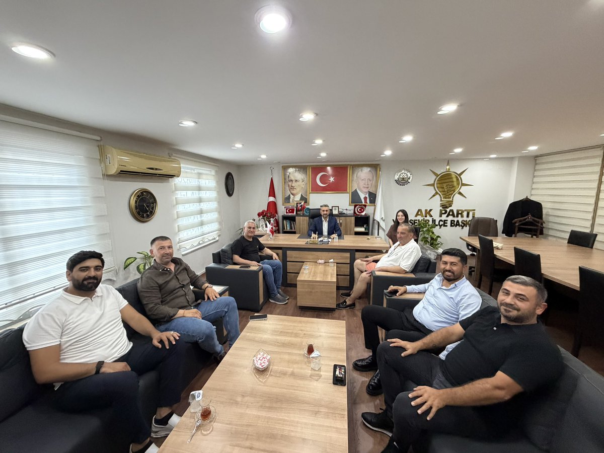 akyenisehirilce's tweet photo. 📍 AK Parti Yenişehir İlçe Başkanlığı

İlçe Başkanımız Sayın Seyidhan Kartal’ı ziyaret eden; Sayın Nazif Aktaş, Sayın Zeki Velioğlu, Sayın Ahmet Yorgun ve Sayın Cihan Koç’a nazik ziyaretleri için teşekkür ederiz. https://t.co/96EYgJewGC