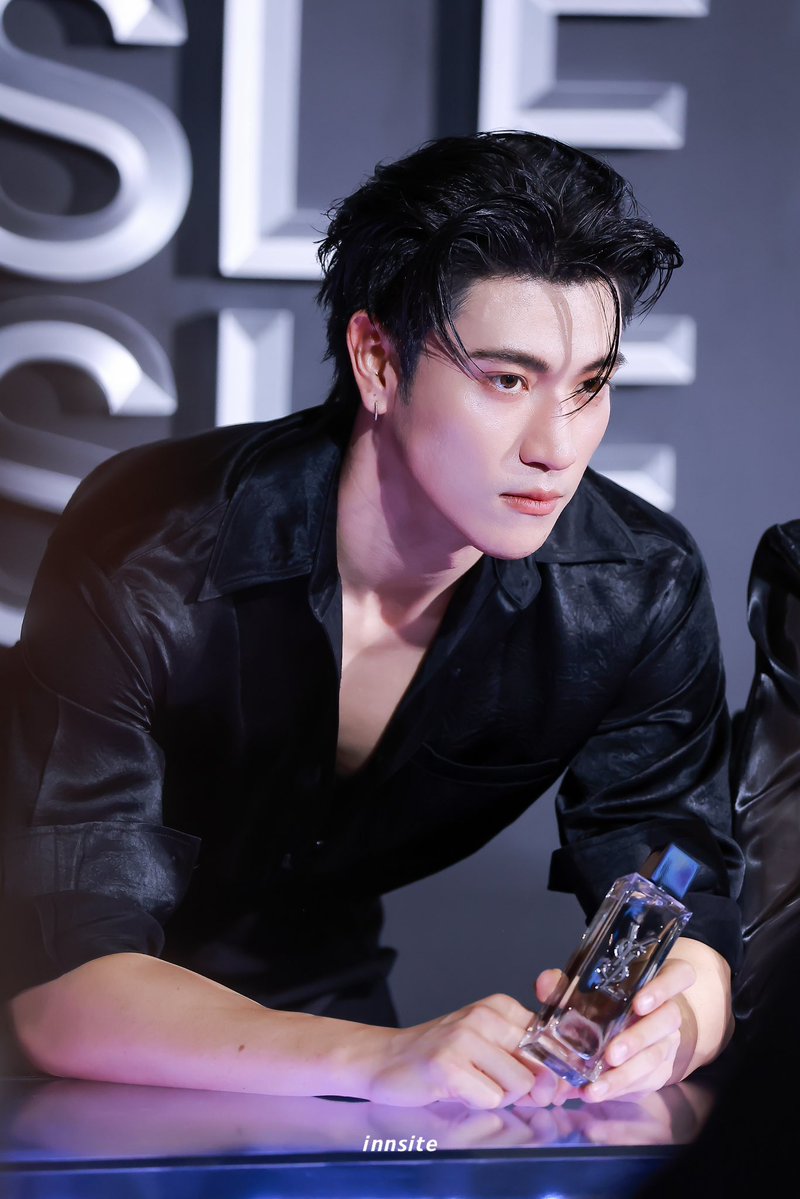 keepcalmhugdog's tweet photo. :เป็นคนฟ้องหย่าเองแท้ ๆ ทำไมมาสาย
:เป็นคนขอแต่งงาน ทำไมมีคนอื่น

:ไม่เคยมี
:มี เห็นอยู่
:บอกรอบที่ร้อย ไม่มี รับส่งเธออยู่คนเดียวจะเอาช่วงไหนไปมีคนอื่น
:ไม่เชื่อ
:ก้รีบเข้าไปหย่า
:🥺 🥹
:ไม่ร้อง กลับบ้าน มานี่มา https://t.co/e4dMvmBHUn