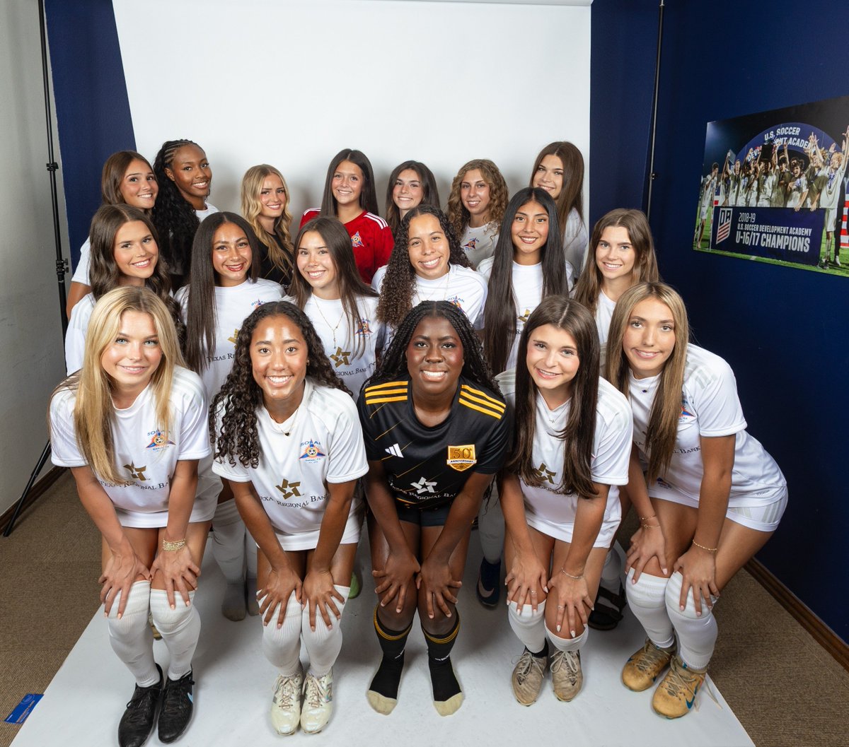 r_4elyn's tweet photo. This is U18. #LastOne #BestOne @SolarSoccerClub https://t.co/44D9CltBgY