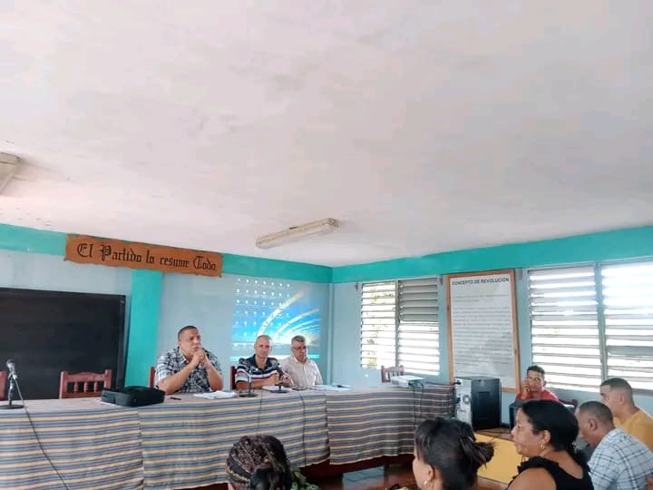 yoeaberob1's tweet photo. El éxito de las transformaciones económicas y sociales aprobadas por el País se define en los municipios, por eso llegamos al extremo oriente de #Cuba, #Maisí, para evaluar la marcha de su implementación.
#GuantanamoNoSeDetiene
@DiazCanelB  
@DrRobertoMOjeda https://t.co/cT3Vk9nFwx
