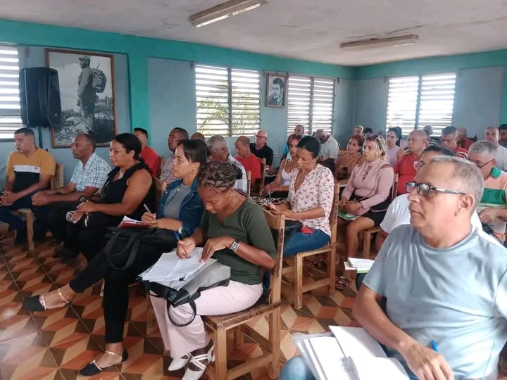 yoeaberob1's tweet photo. El éxito de las transformaciones económicas y sociales aprobadas por el País se define en los municipios, por eso llegamos al extremo oriente de #Cuba, #Maisí, para evaluar la marcha de su implementación.
#GuantanamoNoSeDetiene
@DiazCanelB  
@DrRobertoMOjeda https://t.co/cT3Vk9nFwx