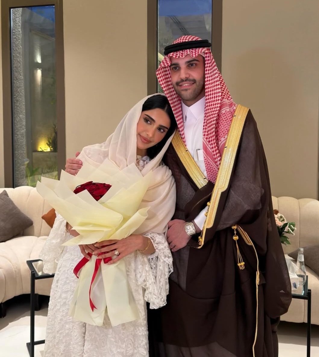 oknoknokn_n's tweet photo. شادن الحديثي ومتعب العريفي/

شادن الحديثي عبر سنابها قررنا الانفصال انا ومتعب السبب كل مالبست لبس يقول مو زين جربت جميع الالوان ولكن يقول انتي ماتعرفين تلبسين وانا مااحب الرجال اللي يعملون كذا وخلاص انتهت العلاقه بيني وبينه! 💔 https://t.co/lef0mEqUrZ