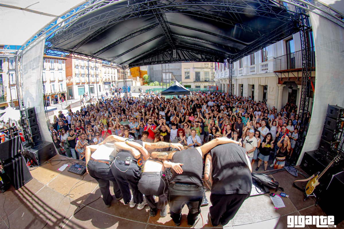 KITAI_Oficial's tweet photo. 🏆🥵🥵 @FestivalGigante ¿Qué c*ño ha pasado?

Gracias a todxs los que vinisteis a SUDAR con nosotros ROCK y TEQUILA a las 14.00 del mediodía en la Plaza Mayor de Guadalajara... todavía tenemos agujetas.

Nos vemos ya de ya en la GIRA DE SALAS 🎟 TICKETS https://t.co/rHYE0bLkdh https://t.co/RrmPkSKPfc