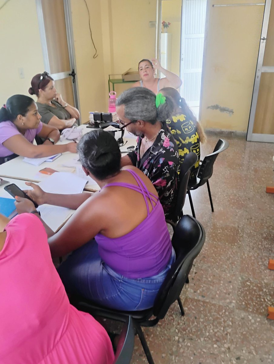 PolMachacoGbcoa's tweet photo. Policlínico Docente Ángel Machaco Ameijeiras

Reunión de puntualización del Consejo de Dirección para dar las indicaciones del trabajo de la semana a cada una de las áreas  que garanticen la atención medica con calidad https://t.co/JELzbd0uth