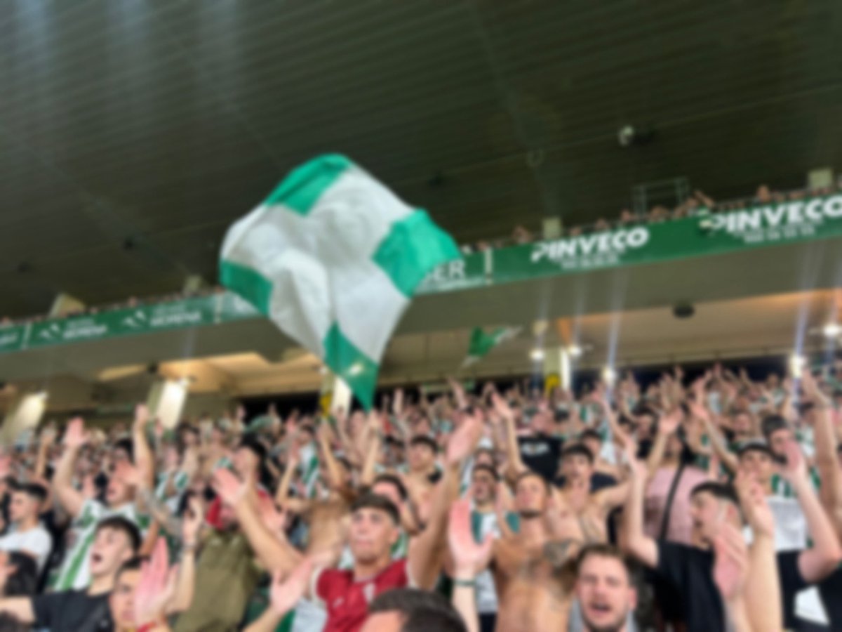 GRADA1954's tweet photo. CCF - Granada 

Pese a la derrota, lo dimos todo en la grada, animando a nuestro equipo hasta el último minuto. Seguiremos a pie de cañón, empujando, cantando y dejando la garganta por estos colores. https://t.co/nGc5I7cBc0