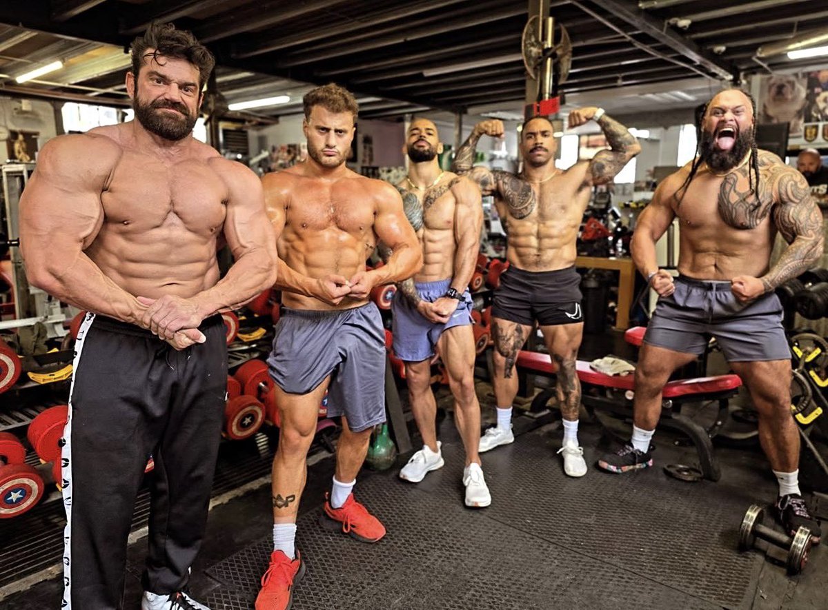 RemainBelowMe's tweet photo. The one true champion is 𝐢𝐧 𝐝𝐞𝐦𝐚𝐧𝐝 across the world and at your local gyms — the other guys are just trying to soak up my fame and get a little bit of that 𝐌𝐉𝐅 rub. https://t.co/xrk7CExj6Z