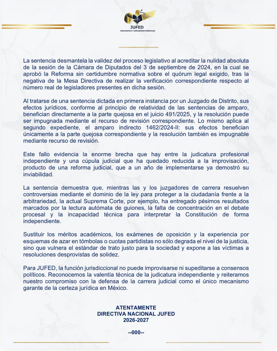 jufed_org's tweet photo. A un año de la reforma judicial, una sentencia federal confirmó lo que advertimos: la justicia no puede improvisarse.

En el juicio de amparo 491/2025, un juez federal declaró la inconstitucionalidad del Decreto de Reforma Judicial de 2024 y evidenció vicios graves en su diseño y aprobación.

La ciudadanía necesita personas juzgadoras preparadas, independientes y técnicamente sólidos. No tómbolas, cuotas ni decisiones sujetas al poder político.

Defender la carrera judicial es defender la certeza jurídica en México.

#JUFED #EstadoDeDerecho #JusticiaIndependiente