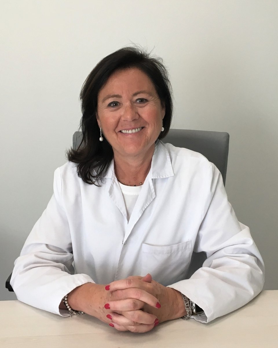 IMIBIC's tweet photo. 🔬 El IMIBIC participa en la #investigación de una nueva generación de tratamientos contra el #cáncer.

👩‍🔬La Dra. María Jesús Rubio, investigadora del grupo "Nuevas terapias en cáncer" del @IMIBIC y oncóloga del @HUReinaSofia, explica en @elespanolcom cómo los avances científicos están permitiendo tratar esta enfermedad de forma cada vez más personalizada.

🧬Entre las nuevas opciones que aborda están los fármacos que combinan un anticuerpo con quimioterapia para dirigirla de forma más precisa hacia determinadas células tumorales.

La investigadora participa en ensayos clínicos que evalúan estas terapias en pacientes con cáncer de endometrio que ya han recibido otros tratamientos. Un trabajo que conecta la investigación del IMIBIC con la atención hospitalaria y busca ampliar las opciones para los pacientes.

📰Descubre el reportaje completo👉https://t.co/ZSyVHKoPPN