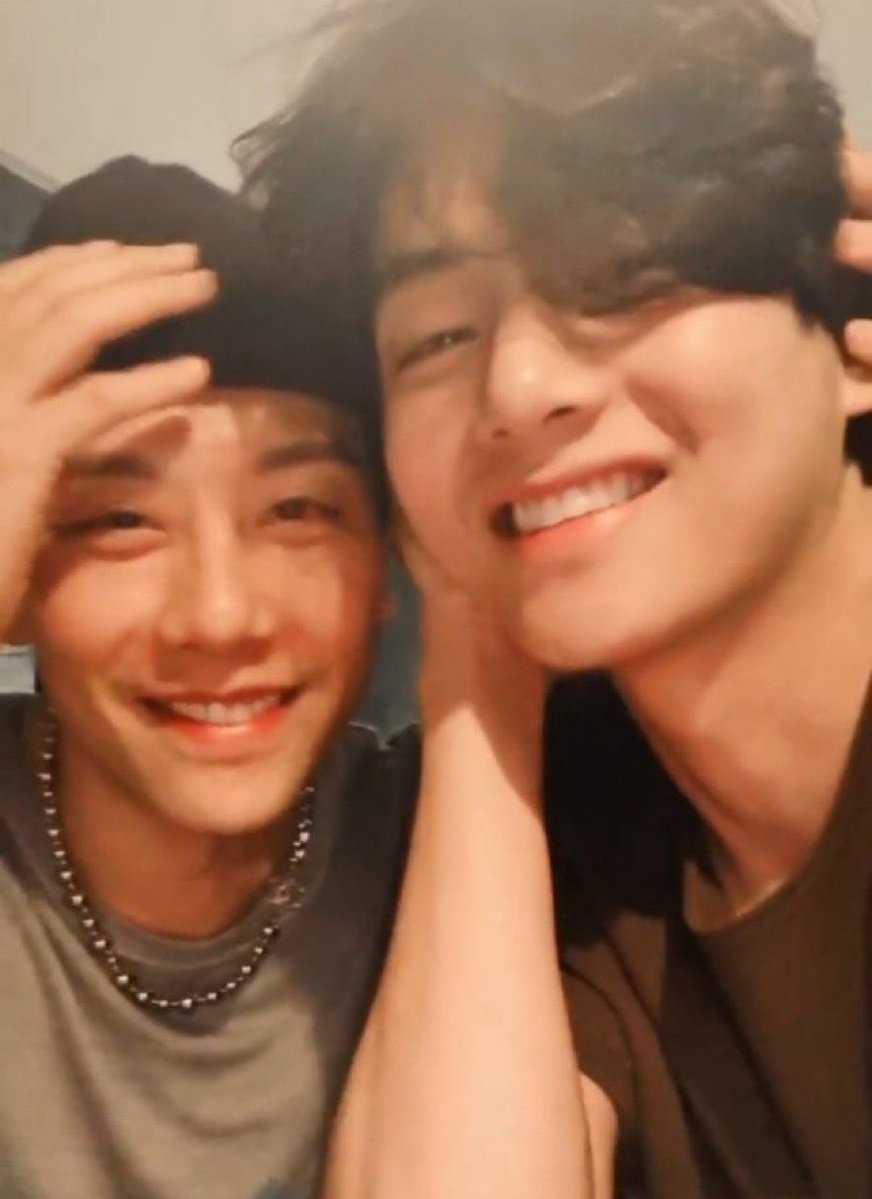 ambersthv's tweet photo. Happy birthday to the talented and beautiful Park Hyoshin!

Thank you for being such a sweet hyung and a good friend to Taehyung, always supporting and loving him💜🫶🏻
Wishing you all the happiness and love you deserve!

#HappyBirthdayHyoshin
HAPPY BIRTHDAY PARK HYOSHIN https://t.co/VCJeZGsyV4