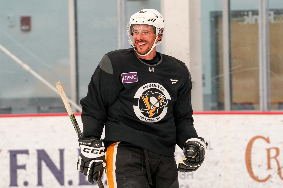 penguins's tweet photo. Not to brag but we got to watch Sidney Crosby play hockey today 🐐 https://t.co/sa33wp6VTF