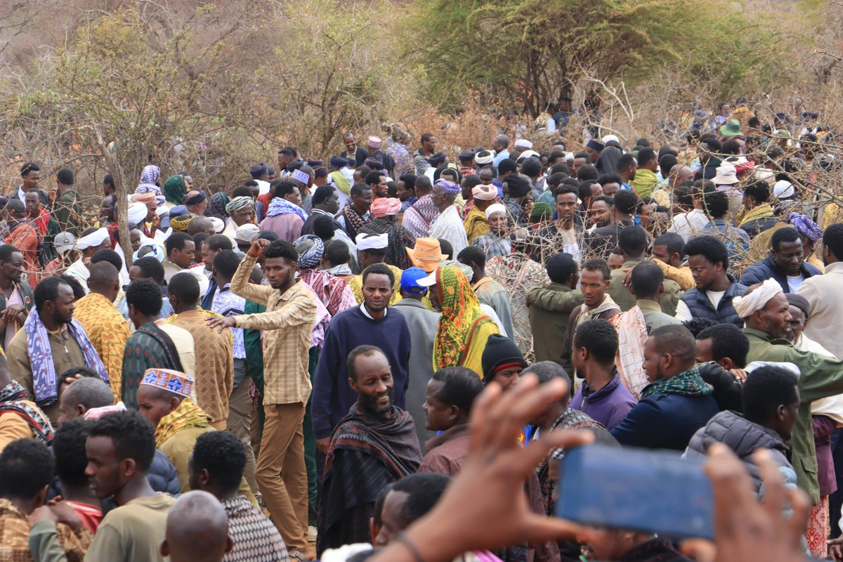 GovMohamudAli's tweet photo. Today in Yaballo, Ethiopia, I joined mourners in paying our final respects to the late 69th Borana Aba Gadaa, Libaan Jaldesa. His passing is a profound loss to the Borana Nation and the wider Oromo community. May his legacy endure for generations. Rest in eternal peace. https://t.co/CZmyRbkQA2