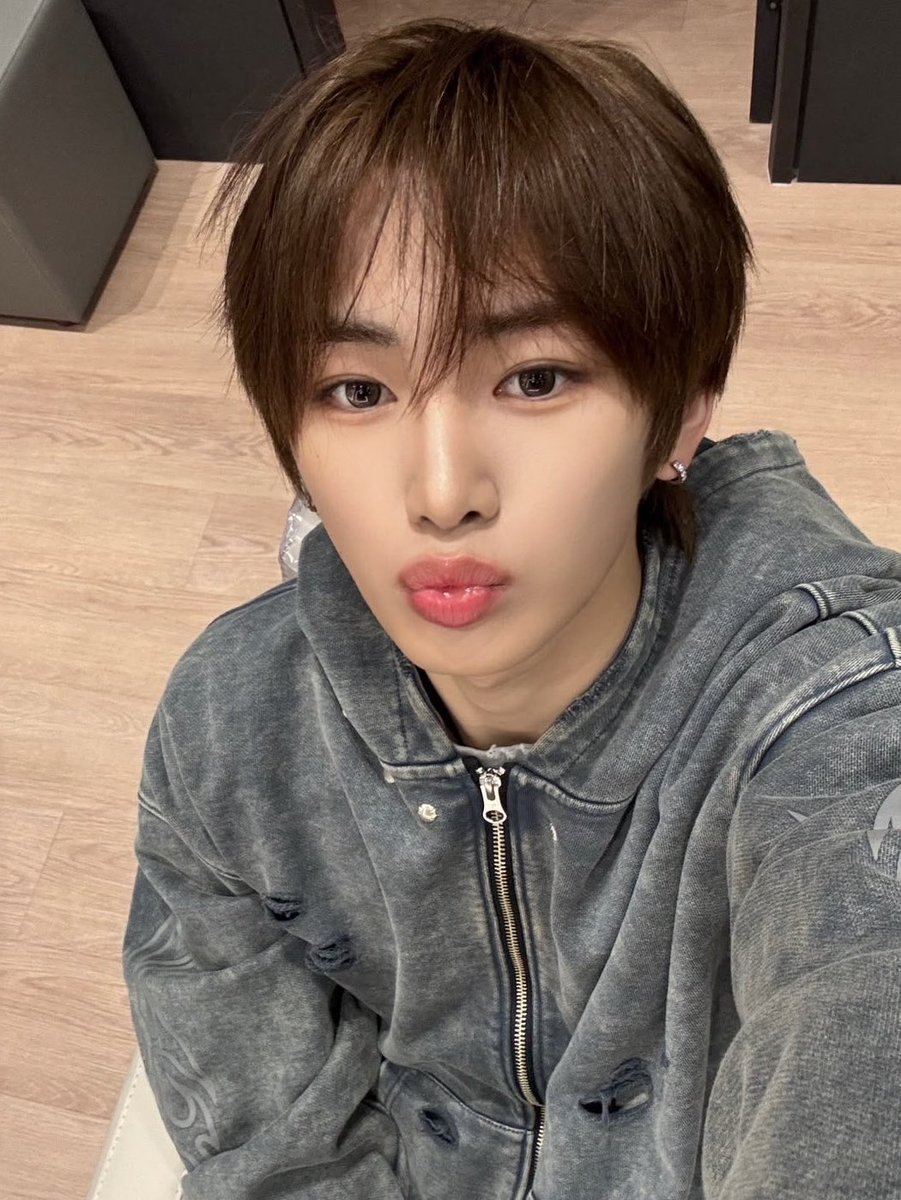 iriowleo's tweet photo. capcipcup kembang kuncup ncin gue kecup

#AZSD #AllyzSelcaDay #ANXIN #ZHOUANXIN #ALD1 #ALPHADRIVEONE @ALD1_official https://t.co/BbmpToAJuC