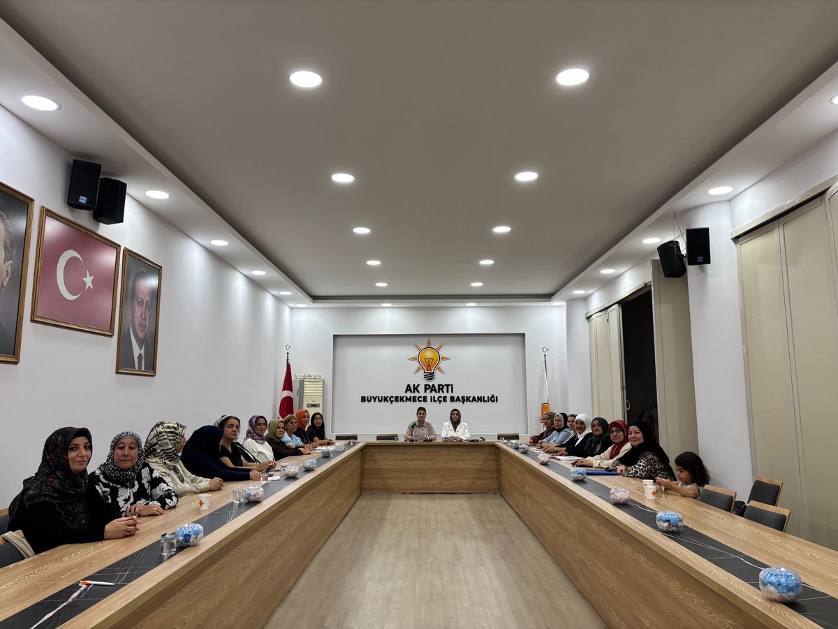 akkadinbcekmce's tweet photo. Başkanımız @birem7575  başkanlığında Mahalle Başkanları  Toplantımız gerçekleştirildi. https://t.co/Lxx1NvpxBC