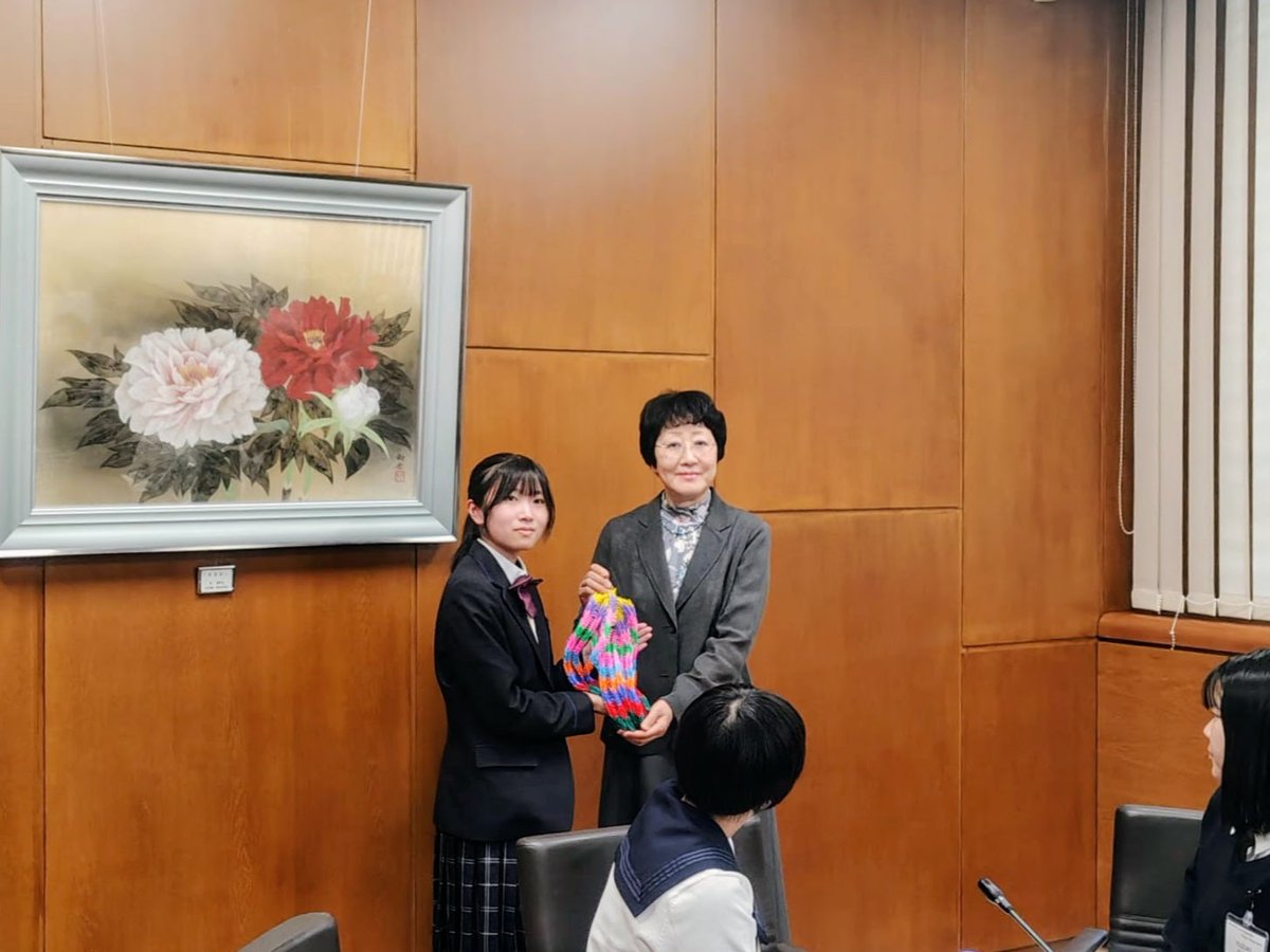 JapanDelCD's tweet photo. On Aug. 31st, Amb. Ichikawa exchanged views on #NuclearDisarmament with #PeaceMessengers High School students from Japan. They are also appointed as Youth Communicators for the World without Nuclear Weapons by @MofaJapan_en. https://t.co/VSiQsKoQ8K