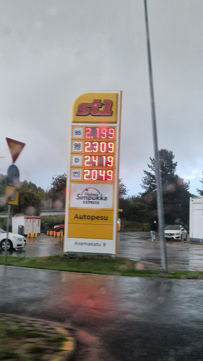 raikkoju's tweet photo. Miks ollaan niin saatanan tyhmiä, et me hiljaa vaan hyväksytään tää poliitikkojen hiekkalaatikko. Ei oo paljoa enää diesel verolle perusteita...
@ir_rkp @PetteriOrpo #hallitus https://t.co/hDqDpUESsQ