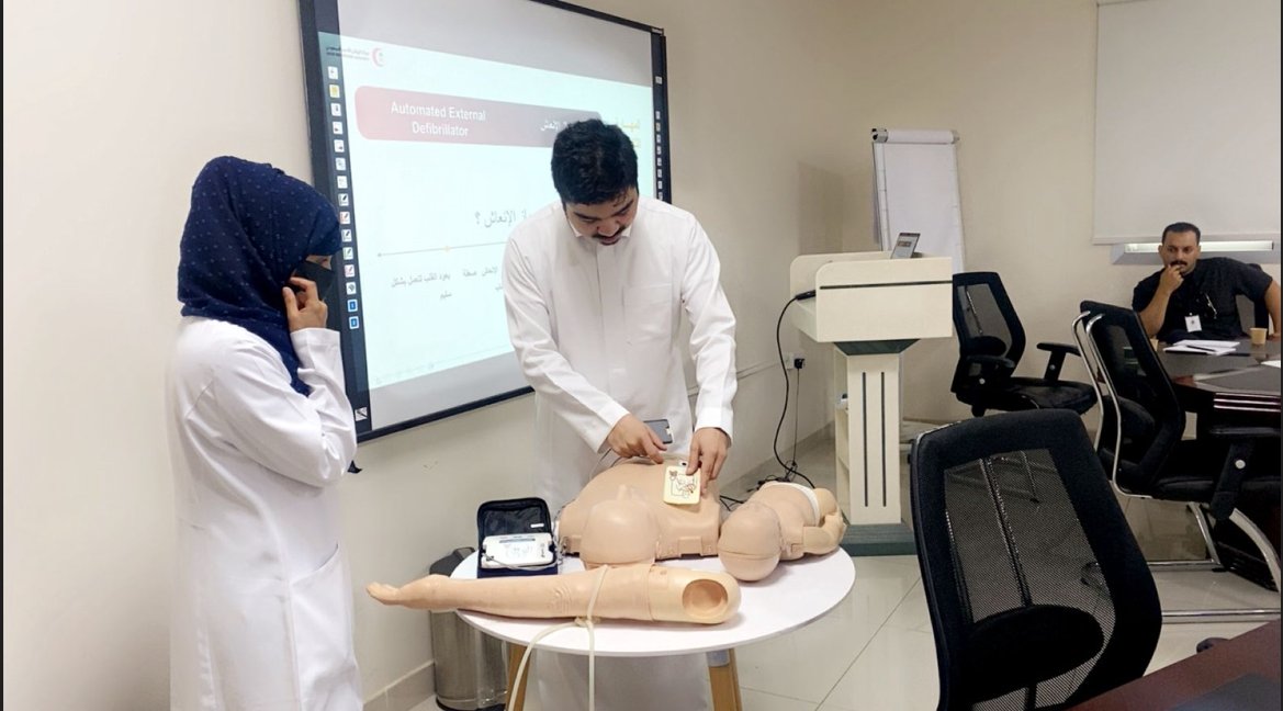 sshhs_sa's tweet photo. 🏠 من الرعاية اليومية إلى التعامل مع الحالات الطارئة

تضمن البرنامج التدريبي محاور تساعد المرافق على فهم دوره في الرعاية الصحية المنزلية والحالات الاسعافية الاولية  وتعزيز سلامة المريض، والوقاية من المخاطر داخل المنزل. https://t.co/HODZbjgNHm