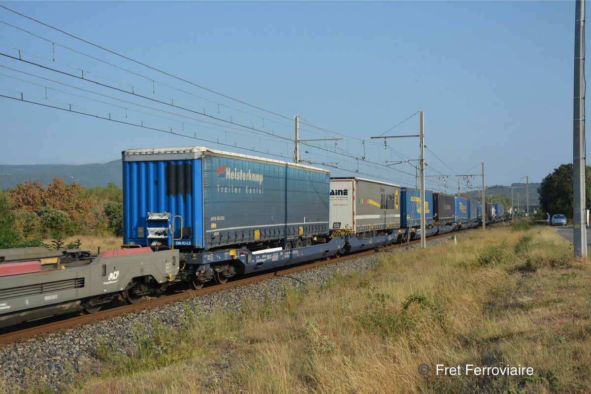 FretFerroviaire's tweet photo. ✅Et de 6! CargoBeamer ajoute une 6ème rotation entre Calais et Perpignan✅

➡️Après l’ajout d’une 5ème rotation en avril, l’opérateur allemand continue d’augmenter ses capacités sur cet axe avec une sixième rotation débutée en juin dernier https://t.co/xDJ06UOqa9