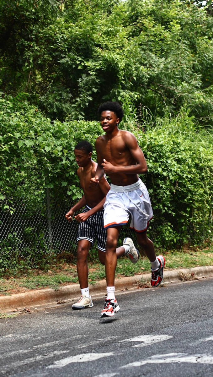 ZyonWhitee's tweet photo. #Getitoutthemud #proudofme #last1standing
#marathonnotasprint💪🏽 https://t.co/UbJmtRgrc3