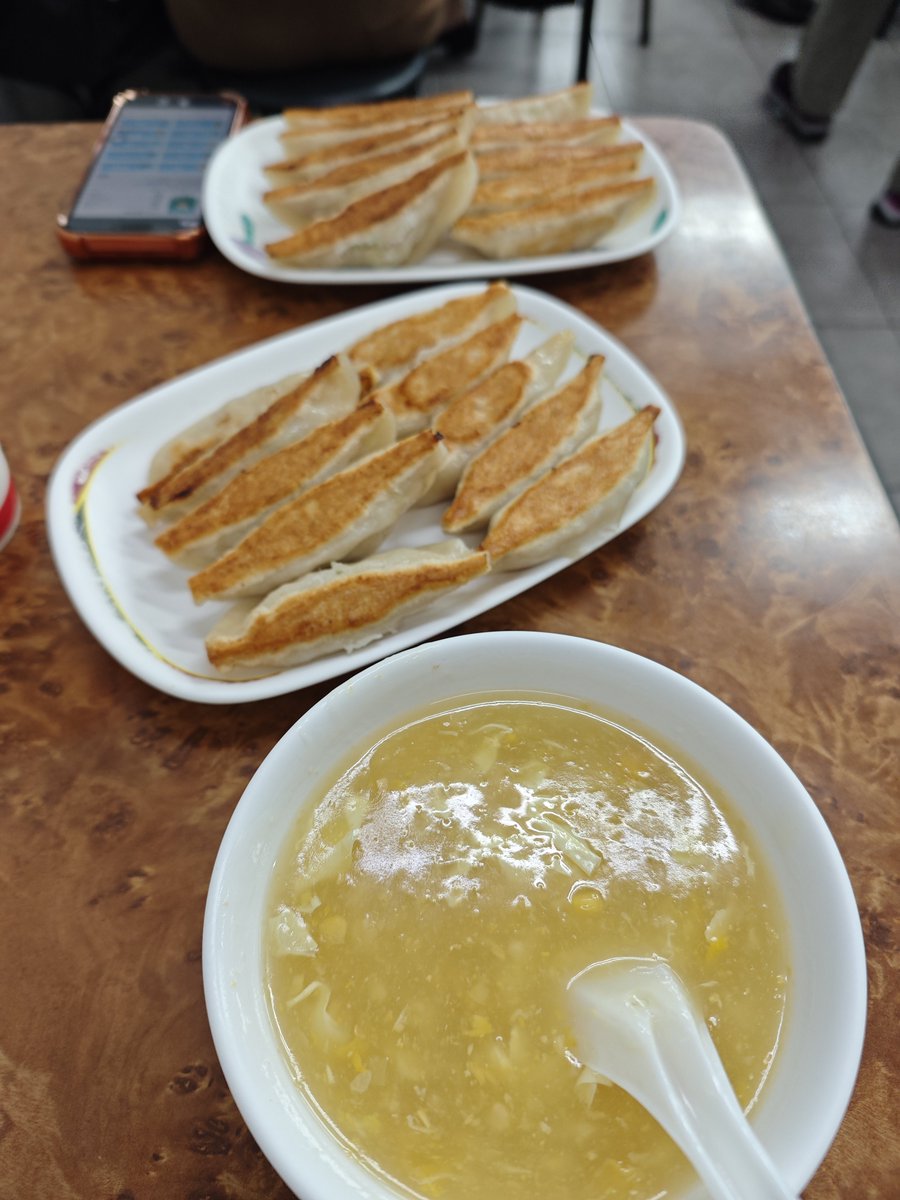 wyt510220's tweet photo. 半夜煮水餃給男友吃
他說我煮ㄉ很好吃ꪔ̤̮
畢竟我可是水餃達人

隔天體檢完男友帶我吃好吃ㄉ鍋貼
真的很好吃

晚上吃了心心念念ㄉ蝦堡
結果有毒
再也吃不到了（555 https://t.co/MgnLnDX105