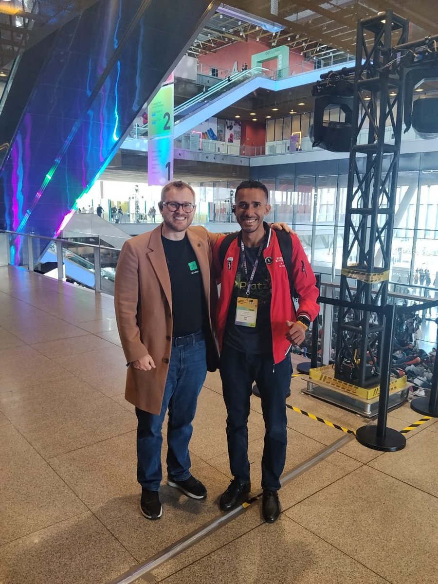contador1503's tweet photo. Momentos compartidos con estos Cracks en PlatziConf Bogotá 2026.

Gracias por SUS conocimientos y consejos.

#platziconf #platziteam #platzi. https://t.co/kaJDCboyvb