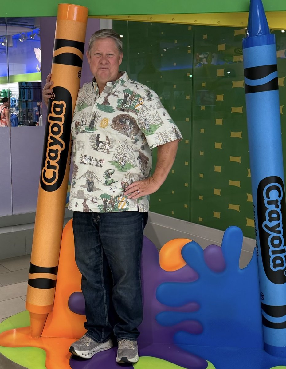 realMedGas's tweet photo. The leader of https://t.co/FFaasMyAW4, a Marine, and apparently STILL enjoying crayons. 😂🖍️

We’re grateful for your leadership, humor &amp; heart. Have a great birthday, Jim! 🇺🇸

#HappyBirthday #MedGas #MedicalGas https://t.co/t39aouJ8VO