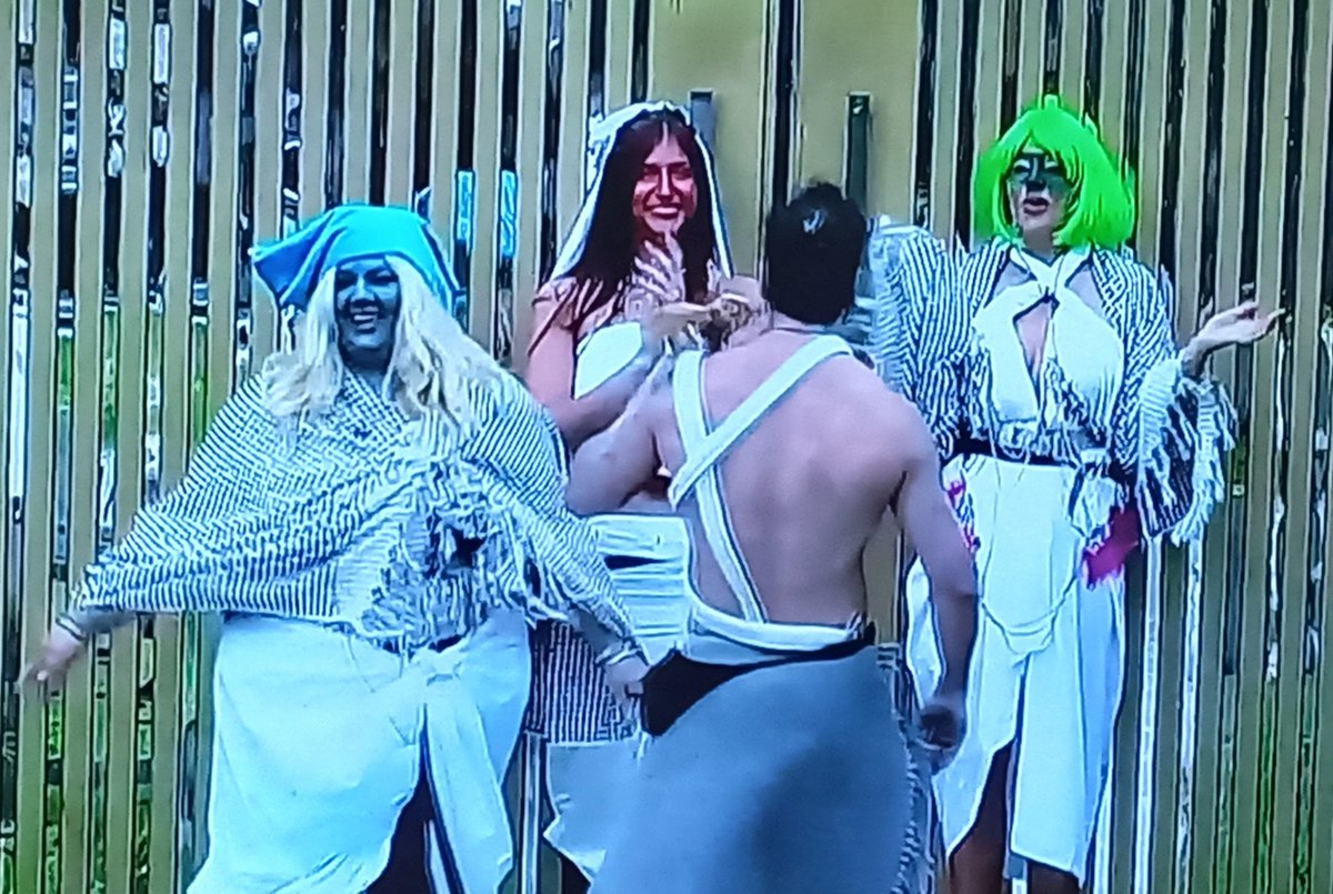 Car_Lucia_'s tweet photo. #GranHermano 
Con virtudes y defectos ..
Aguante este grupete bien chapa !
☺️👏🏻👏🏻👏🏻👏🏻 https://t.co/JWnRsf9Nms