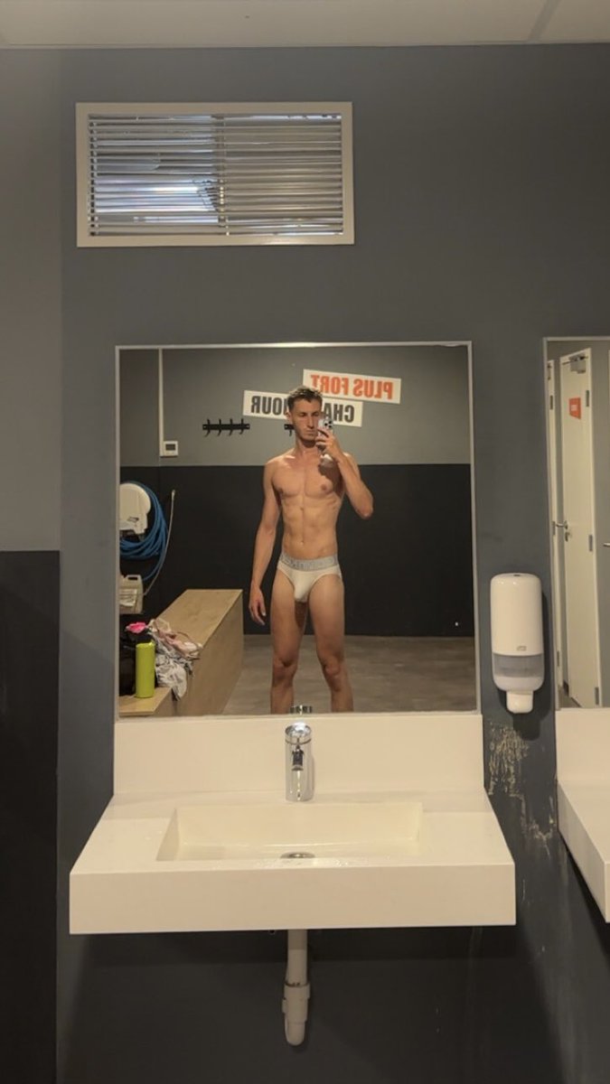 roob_iola's tweet photo. Basic fit (French version) https://t.co/kwUSFpVe2C