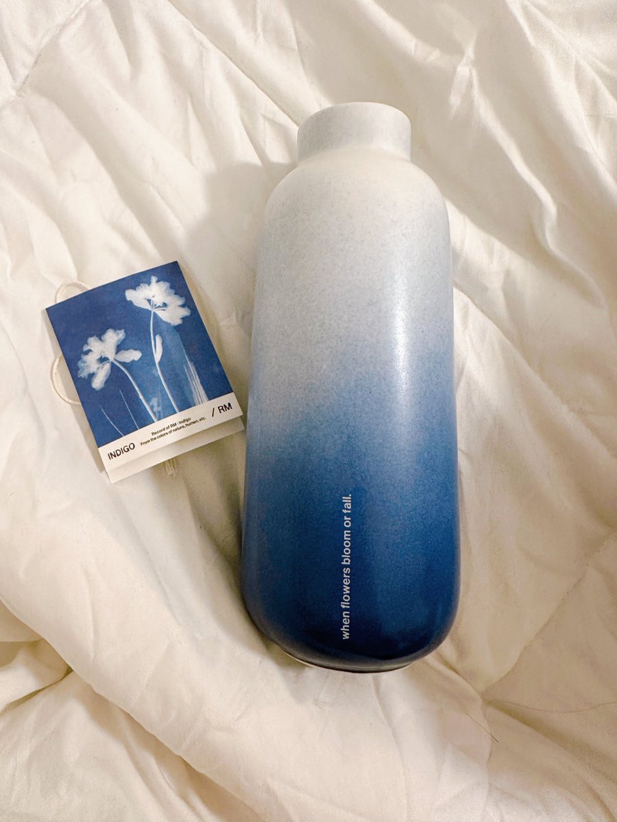 namnamjeans's tweet photo. with a stroke of luck just found joons indigo vase in kbooks that ive been tryna get for years???

its so beautiful im gonna cry 
😭😭😭😭😭 https://t.co/fGlHWrl3DX