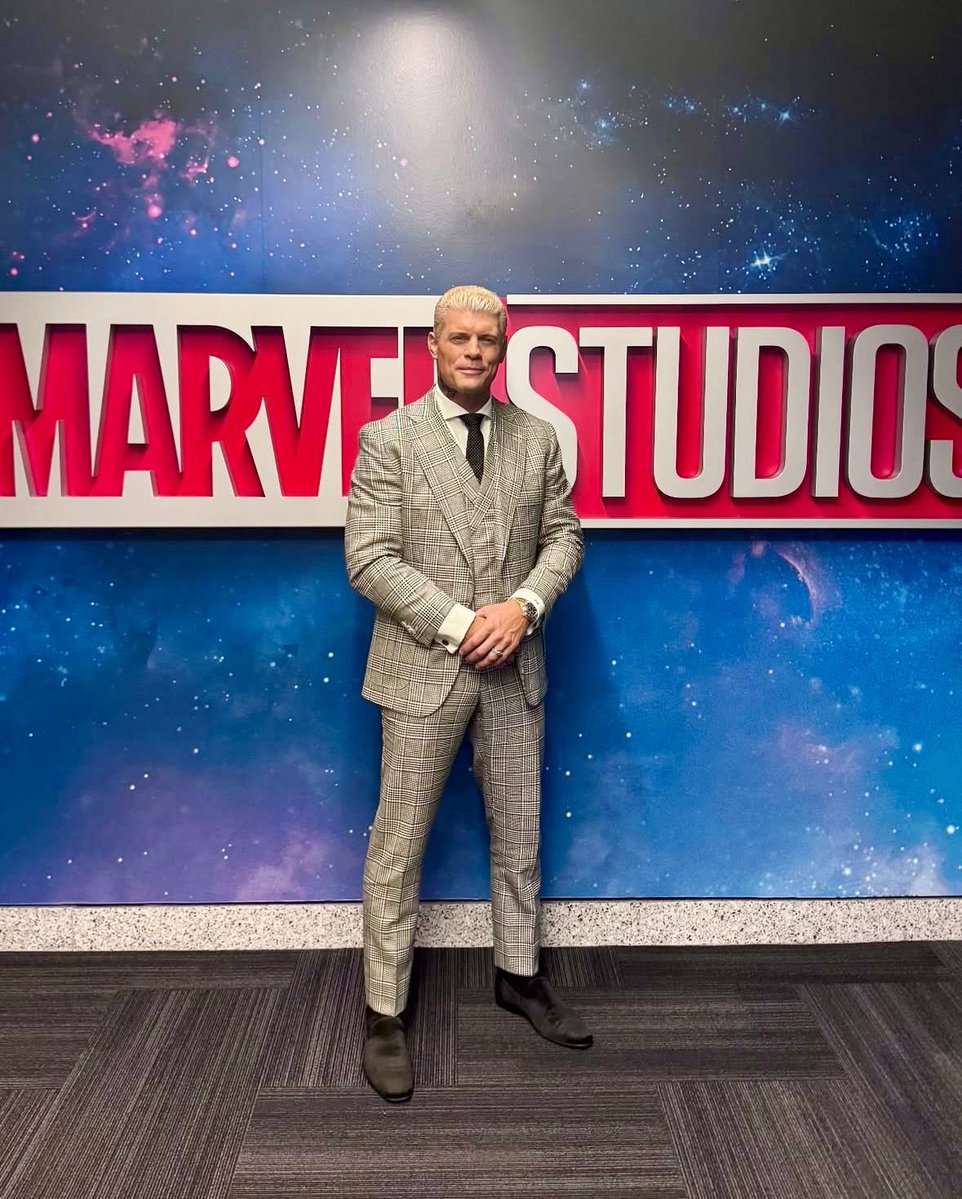 StripMarvel's tweet photo. Cody Rhodes ha estado en las oficinas de Marvel Studios y después ha subido una historia con la música de X-Men ’97… 👀

No hay nada confirmado, pero yo lo veo clarísimo como CABLE en SECRET WARS y el reboot de los X-MEN. Aunque quizás es pronto… https://t.co/R8wiXdUeWk