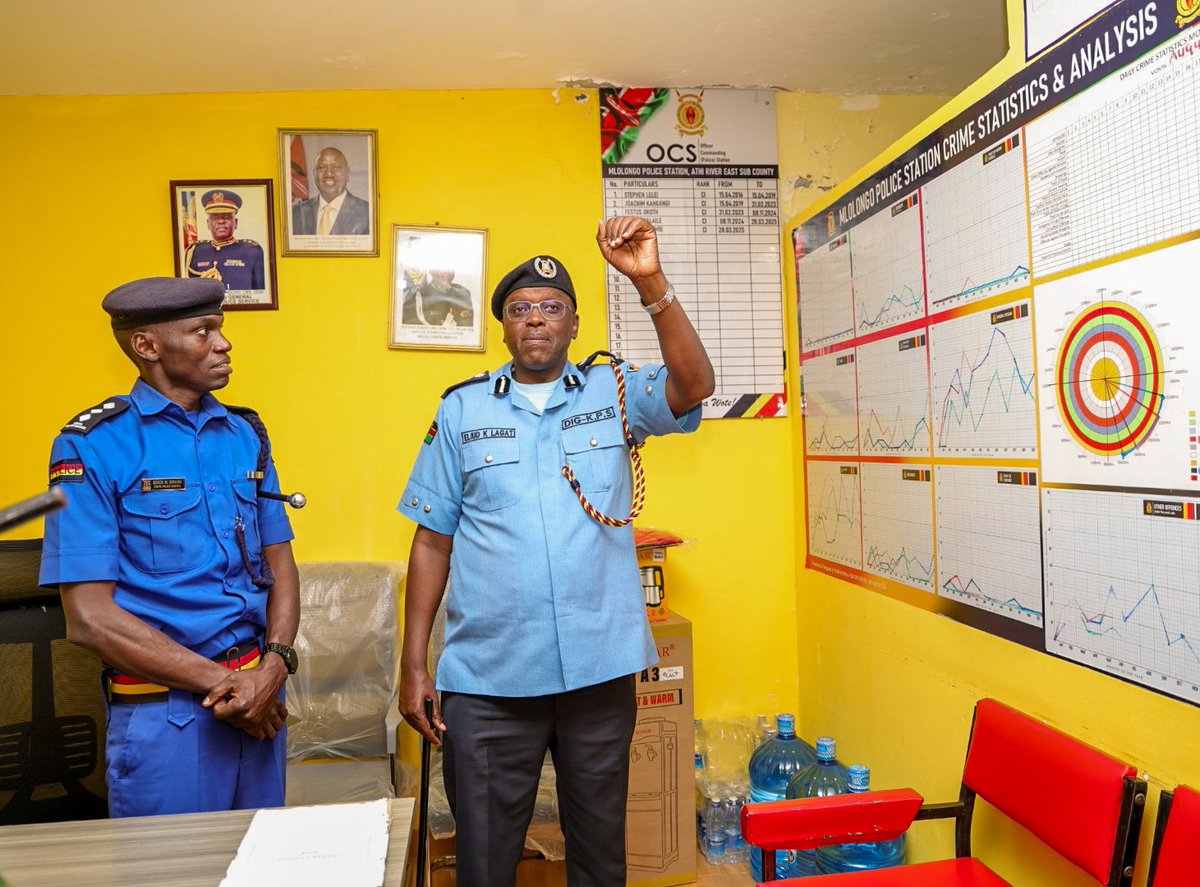 PoliceKE's tweet photo. In Photos: Impromptu Visit to Mlolongo Police Station https://t.co/1eLL7lHOZt