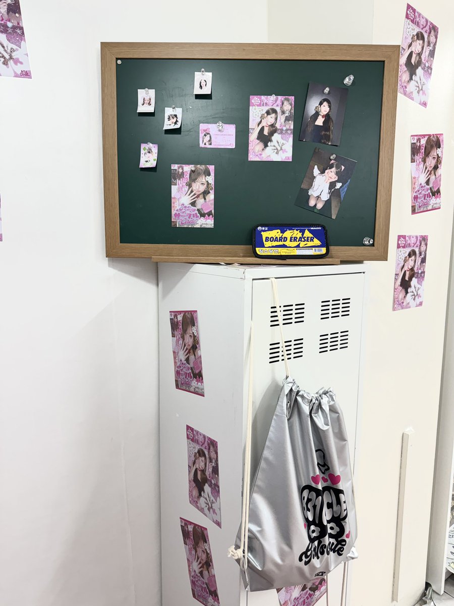 pinkylovesome's tweet photo. 핑크갸루녕이 핑키가 어케 참아..😵‍💫💕
내 공주 생일 축하해 /// ♡
#장원영지지동아리 #831서클집합 https://t.co/YdK3zqZaSr