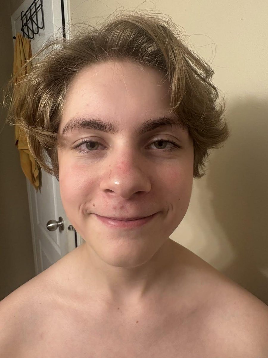 brodaddygay's tweet photo. Såhär nöjd var dadfys boy efter att han fått kuk i 6 timmar igår. Han ville jag skulle posta detta. Daddy älskar dig❤️ (mest ditt rövhål) https://t.co/SzEoHytlav