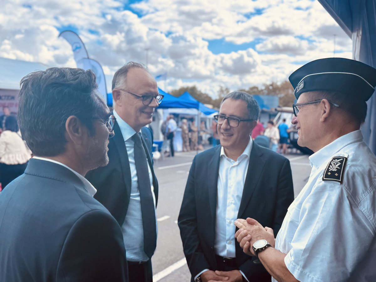 xavieralbertini's tweet photo. Ravi d’accueillir @EPhilippe_LH ce jour à la Foire de Châlons 🚜🎈 et lui faire découvrir les richesses de notre territoire. https://t.co/raxQHGCK5Z