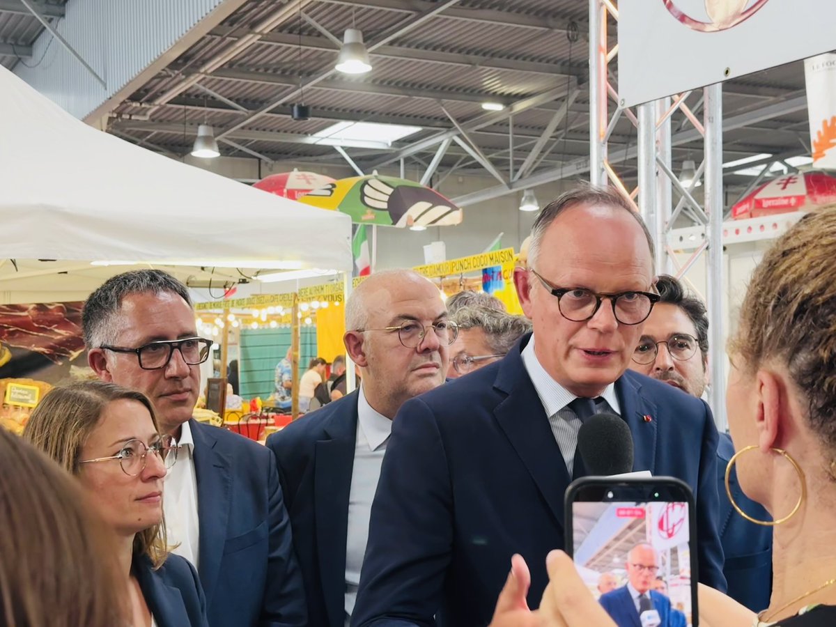xavieralbertini's tweet photo. Ravi d’accueillir @EPhilippe_LH ce jour à la Foire de Châlons 🚜🎈 et lui faire découvrir les richesses de notre territoire. https://t.co/raxQHGCK5Z