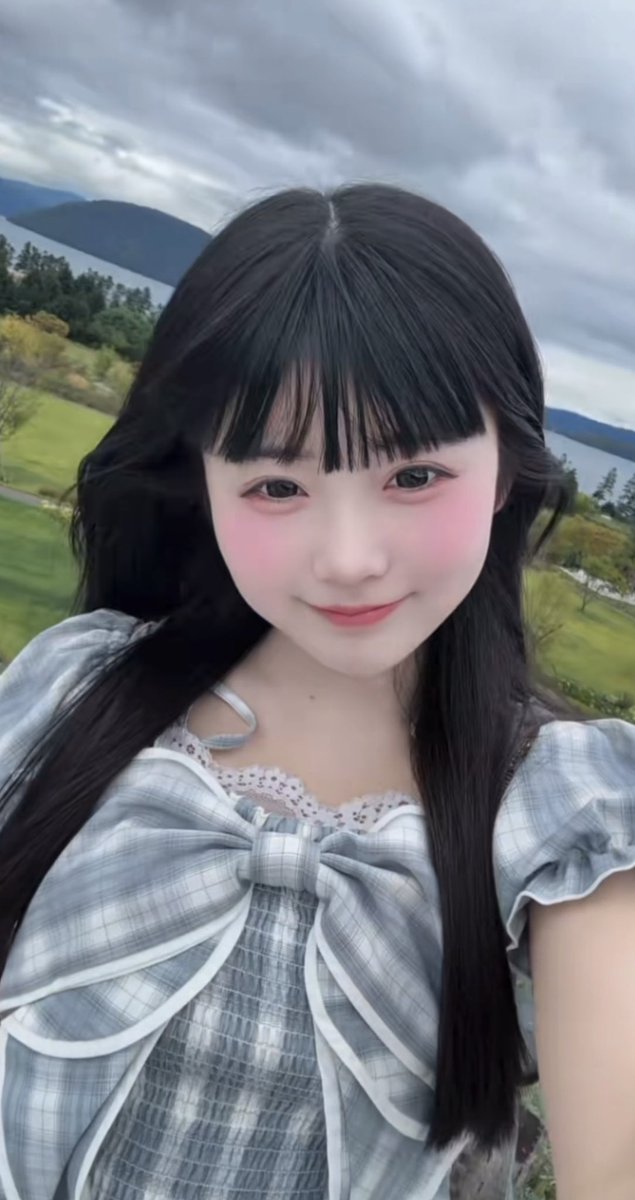 Yu0v011's tweet photo. 人間って、こんなかわいい女の子からこんな綺麗なお姉さんにもなれるもんなの？？🥹🥹
やっぱみにちゃんすきすぎる>⩊< https://t.co/NPBoocUCYW