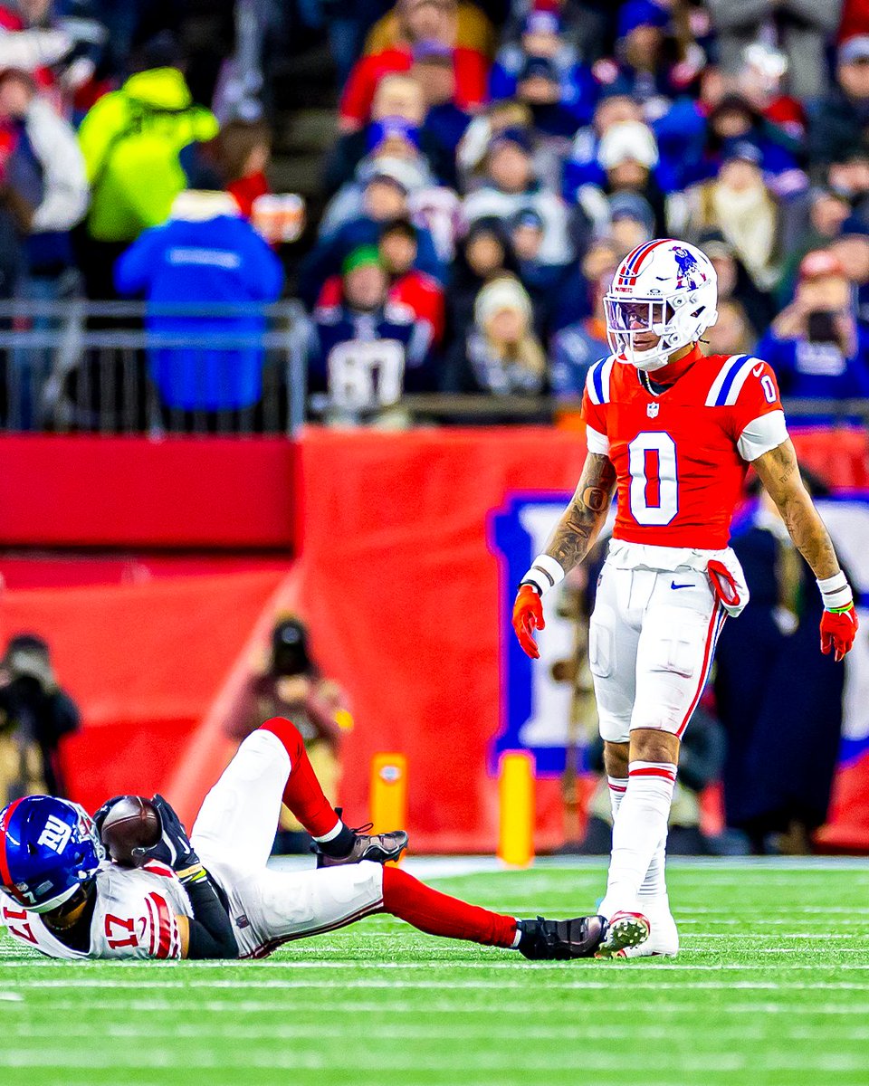 Patriots's tweet photo. The Throwbacks really are perfect huh 😍 https://t.co/h8GT7iqI05