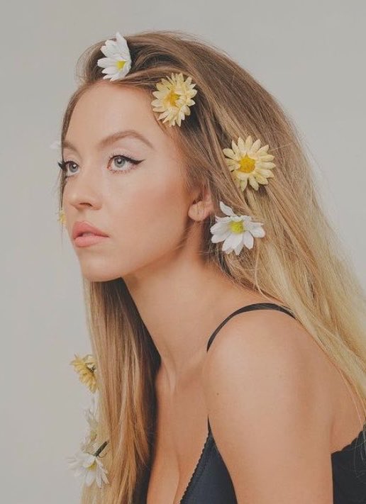 FilmUpdates's tweet photo. Stephen Kalyn has joined Sydney Sweeney in ‘THE HOUSEMAID’S SECRET.’

Also starring Kirsten Dunst, Brittany Snow and Paul Anthony Kelly.

🔗 https://t.co/2KkNH0x7Ja https://t.co/VEHmnG0Sir