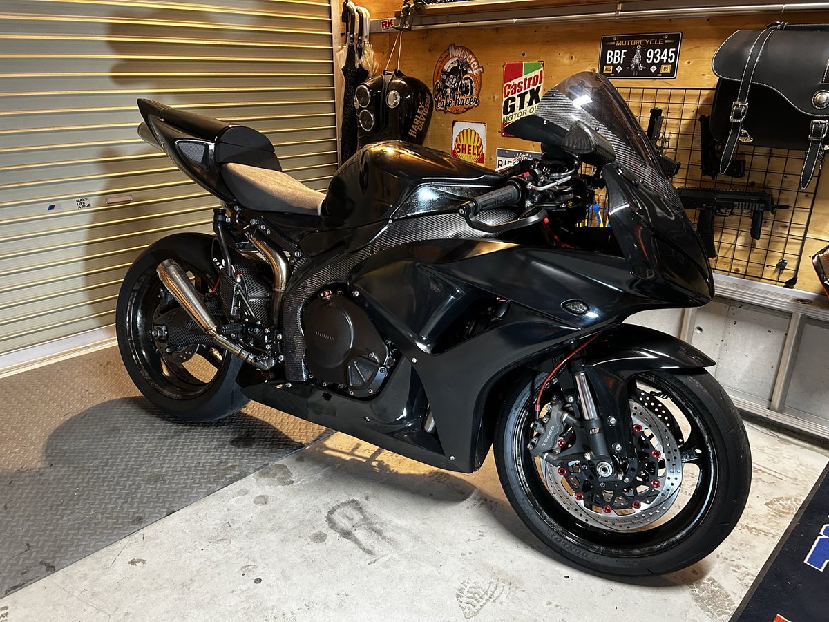 nky_sc57's tweet photo. #バイク売ります 
(ガレージ整理に伴い)

cbr1000rr sc57 後期
距離:約40,000km
車検:今年の7月で満了
ガレージ保管車両
バッテリー交換推奨

値段70万
※引き取り希望
マフラーや外装パーツ有り
(値段は要相談)

詳細DMまでお願いします。 https://t.co/g6pXbAoUT3