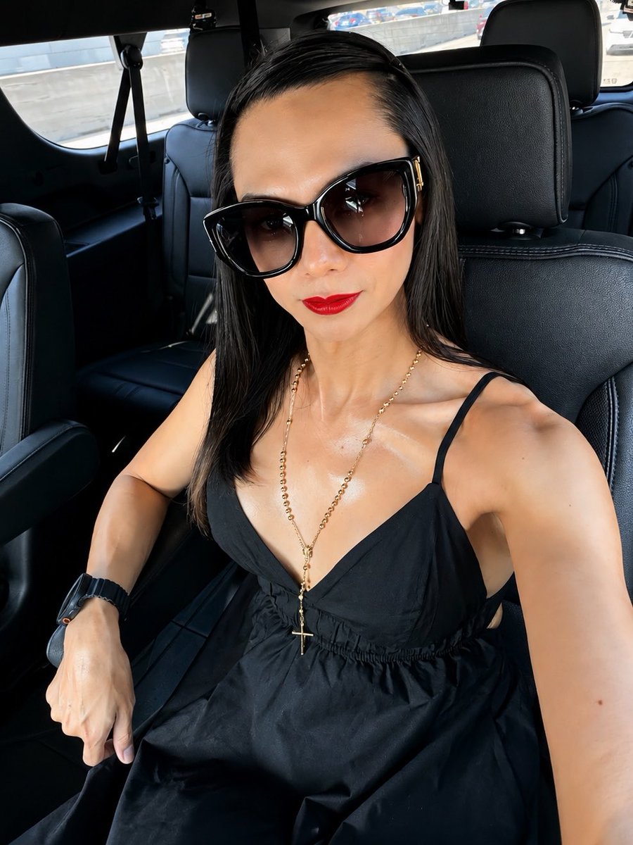 IdolBisda's tweet photo. Somewhere between classy and unbothered. 🖤✨

#ownlane #classyvibes #unbothered #confidenceiskey #allblackeverything https://t.co/6zjWbNwbph