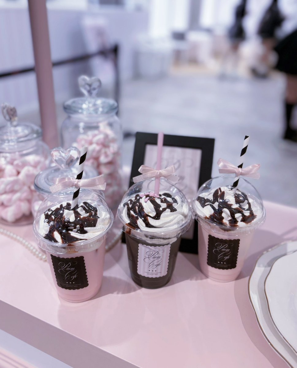 _07090418's tweet photo. pium cafe🎀🖤 https://t.co/dW1ePn0OIM