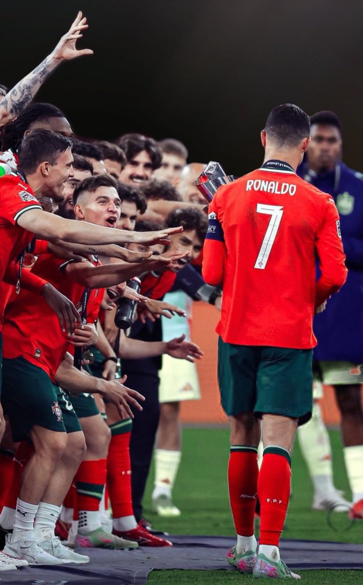 Tripi_Adn's tweet photo. No nos retirabamos de la selección a los 40 años https://t.co/xrf7Vn5yym