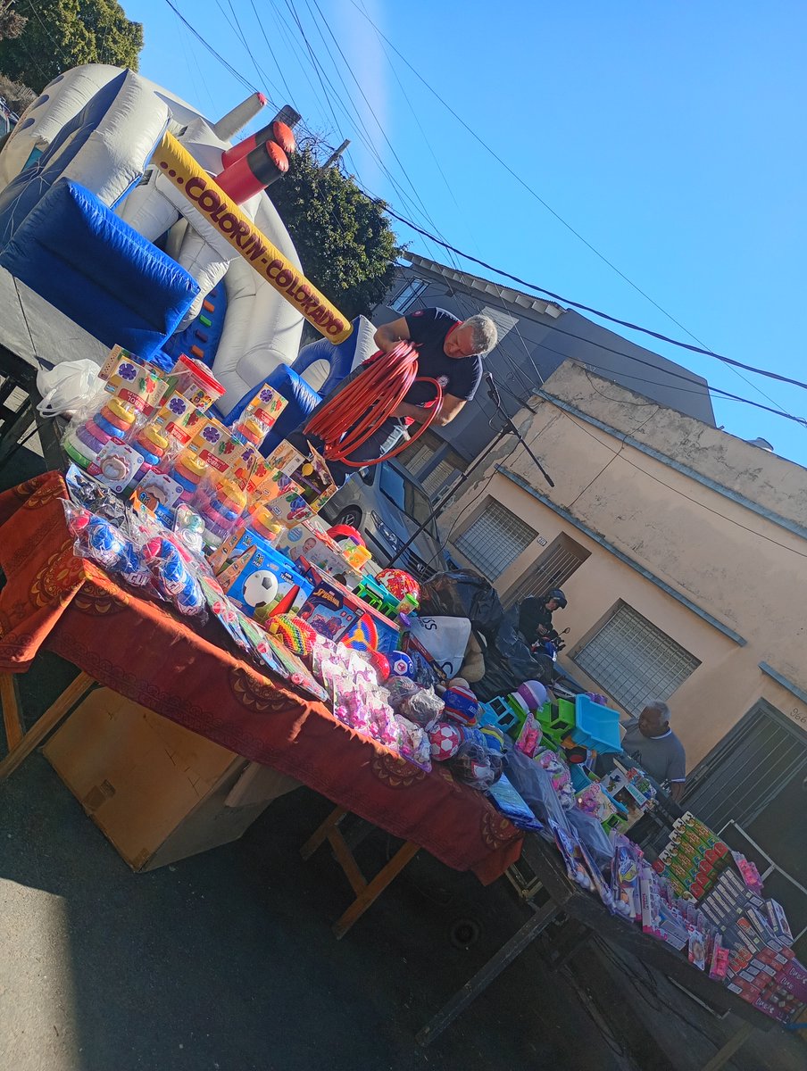 matadoresoeste's tweet photo. 🌈 Día de las Infancias 🌈

El domingo 30/08 compartimos una hermosa tarde en el festejo del Día de las Infancias en el Merendero Arcoíris.

Gracias a todxs los que colaboraron para hacer posible la entrega de regalos y a quienes estuvieron presente compartiendo esta jornada 💙❤️ https://t.co/CjSZ4iFKOv