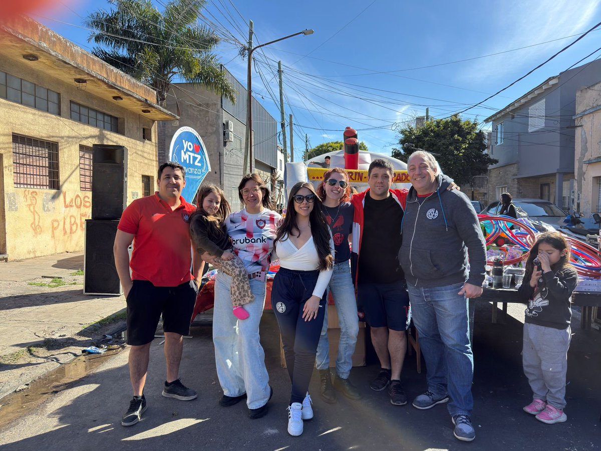 matadoresoeste's tweet photo. 🌈 Día de las Infancias 🌈

El domingo 30/08 compartimos una hermosa tarde en el festejo del Día de las Infancias en el Merendero Arcoíris.

Gracias a todxs los que colaboraron para hacer posible la entrega de regalos y a quienes estuvieron presente compartiendo esta jornada 💙❤️ https://t.co/CjSZ4iFKOv